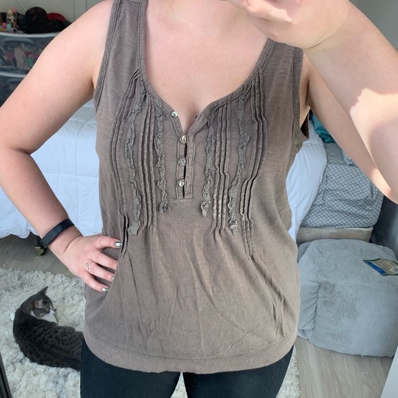 Eddie Bauer Button Up Ruffle Tank Top - Picture 2 of 8